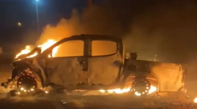 Colisão entre moto, carro e caminhonete provoca explosão e deixa 2 mortos no Ceará