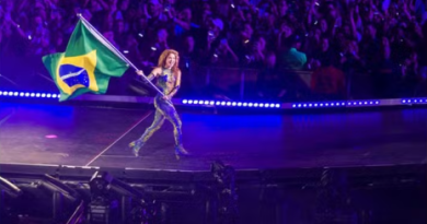 Com mais de uma hora de atraso, Sakira sobe  ao palco  em Copacabana para o maior show de sua carreira